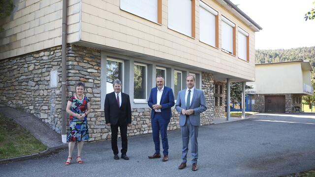 Neues Altenwohn- und Pflegeheim des Landes in Redlschlag auf Schiene: Bgm. Renate Habetler, Vizebgm. Wilhelm Böhm, LH Hans Peter Doskozil und LR Leonhard Schneemann