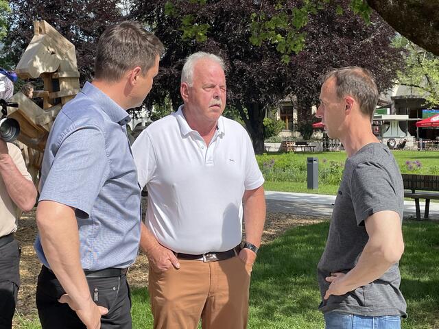 Ronald Petrini, Hermann Ruepp und Günter Salchner im Gespräch. | Foto: Reichel