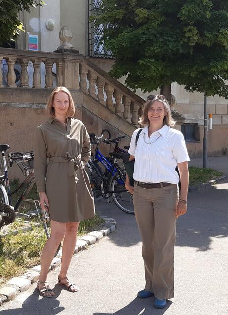 Monika Pilgerstorfer und Gabriele Dienstl beraten Firmen zum neuen Betriebsservice. | Foto: Foto: Dienstl