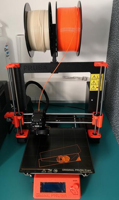 Am Gymnasium Landeck wird mit 3D-Druck, 3D-Scan und Lasercutter gearbeitet.  | Foto: Prof. Christoph Waldhart