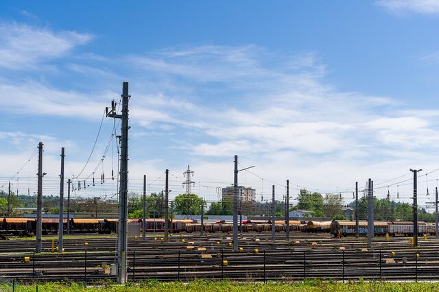 Auf den westlichen Gleisen sind weitere Bremsvorrichtungen, die die Waggons beim Verschubvorgang verlangsamen. Diese dürften (neben der Talbremse) die Lärmquelle sein. | Foto: KK