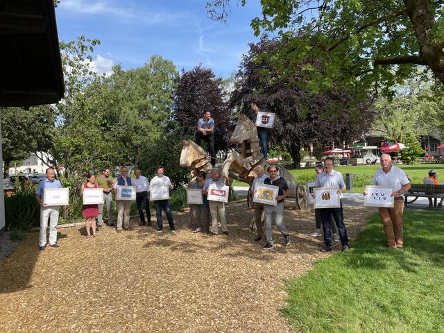 Vertreter aus dem Außerfern und dem Allgäu, die eng mit der Via Claudia Augusta verbunden sind, nahmen an der Eröffnung teil. | Foto: Reichel