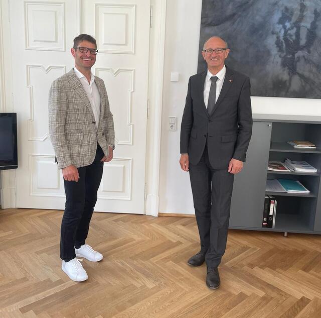 Antrittsbesuch im Landhaus: WB-Bezirkosbmann Michael Gitterle (li.) freut sich auf die Zusammenarbeit mit Landesrat Anton Mattle.
 | Foto: Wirtschaftsbund Landeck
