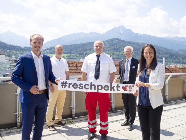 Vzbm Mag. Johannes Anzengruber, HR Gerhard Seier (Vorsitzender GÖD), Dr. Wilfried Unterlechner (GF Rotes Kreuz), HR Dr. Werner Mayr (Bildungsdirektion Tirol), Daniela Hekel BA (NAU Agency und Initiative Hand auf's Herz)