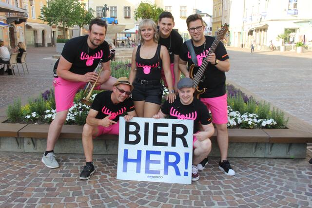 Eine tolle Performance der Stimmungsband "Elchos" in der St. Veiter Innenstadt | Foto: Peter Pugganig