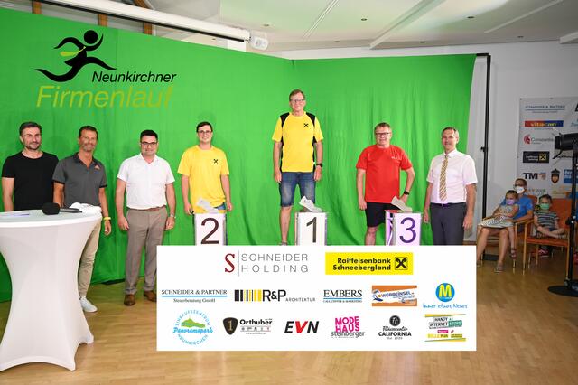 Walking Herren: Dieter Schneider, Christian Lang, Meletios Kujumtzoglu, Siegerverteter der Teams und Wolfgang Kuhnert.
 | Foto: Harald Gruber | Raiba NK