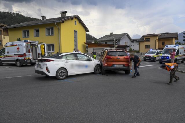 Bei dieser Kollission von zwei Fahrzeugen in Kematen wurden drei Personen verletzt.