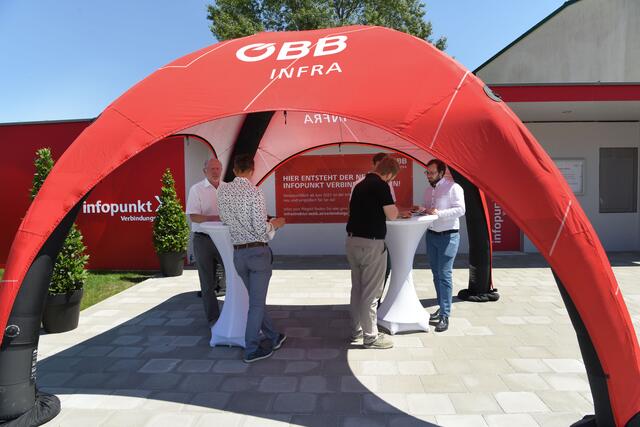 An der Speisinger Straße 3 hat der Infopunkt zur Verbindungsbahn neu wieder geöffnet.