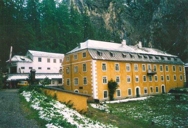 Das Herrenhaus im Halltal ist ein wesentliches Zeugnis der Tiroler Salz- und Bergbaugeschichte.