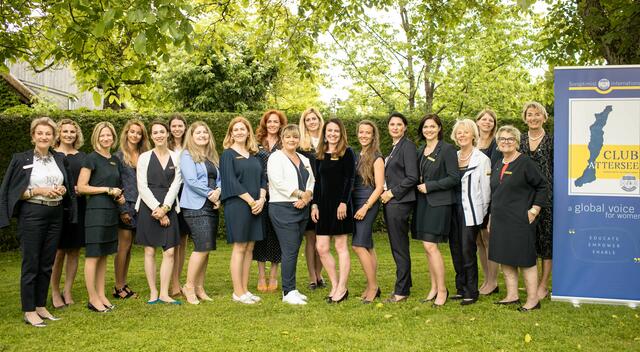 Nachdem die konstituierende Sitzung statutengemäß abgehalten wurde, feierte das Team des Soroptimist Club Attersee die offizielle Gründung. | Foto: Elke Holzmann