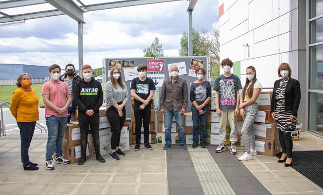 34 Kisten mit Spielsachen, Schulmaterialien und Schuhen für bedürftige Kinder wurden an der HBLA Güssing gesammelt. | Foto: HBLA Güssing