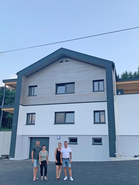 Sechs Mietwohnungen in Großklein: Mit dem Bau von sechs Mietwohnungen wurde in Großklein das erste gemeinsame Wohnprojekt von Holzbau Watz und Kleinbau Fuchs umgesetzt. Die Wohnungen werden am 1. Juli an ihre künftigen Mieter übergeben.