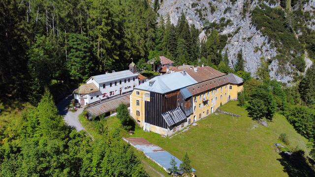 Architekturstudierende der Uni Innsbruck im kommenden Wintersemester Gedanken über mögliche diverse Nutzungskonzepte für das Gebäude ausarbeiten.
