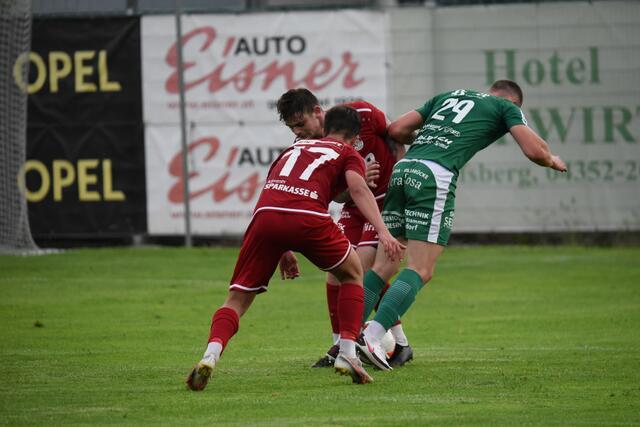Gerangel um den Ball...
