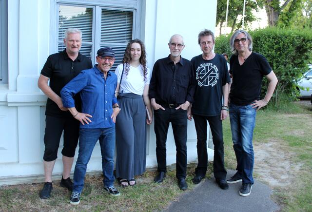 BRUJI - seit 40 Jahren musikalische Botschafter der Burgenlandkraoten, am Foto gemeinsam mit Musikerin Mira Perusich