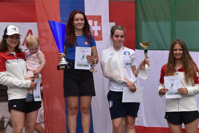 Die erfolgreichen Starterinnen: Kristin Posch mit Johanna, Nikola Fricova, Ambra Gasperi und Lara Teynor | Foto: Michael Strini