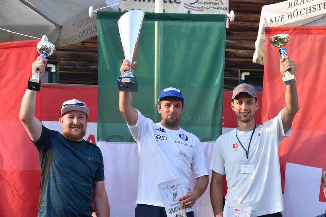 Top 3 im Super G: Hannes Angerer, Edoardo Frau und Mirko Hüppi | Foto: Michael Strini