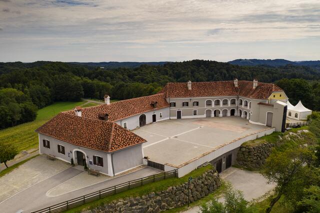 Das Schloss Tabor aus der Vogelperspektive.  | Foto: Richard Mayr
