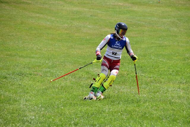 Die Vorläuferinnen - hier Emma Eberhardt - sahen das Ziel schneller als viele Weltcupkollegen. | Foto: Michael Strini