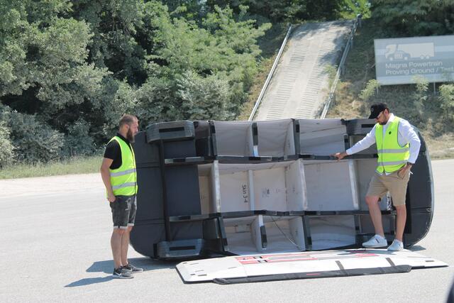 Das "Dummy-Fahrzeug" von unten. | Foto: BRS/Losbichler