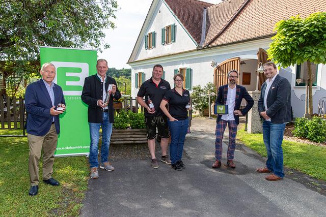 Christian Purrer (l.) unter anderem mit Vulcano-Chef Franz Habel (2.v.l.) sowie Gerhard Günther (2.v.r.) und Hannes Harborth (r.) von "AbHof".