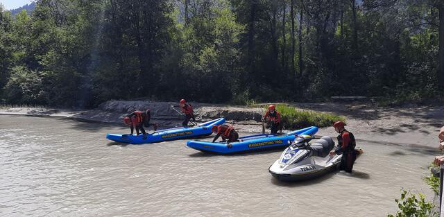 Die Wasserrettung war im Einsatz, die Frau konnte jedoch nicht gefunden werden. Erst in Kirchbichl einen Tag später wurde die Leiche der Frau entdeckt. | Foto: zeitungsfoto.at