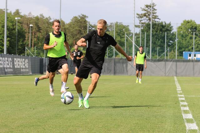 Christoph Monschein trägt fortan den schwarz-weißen Nadelstreif.