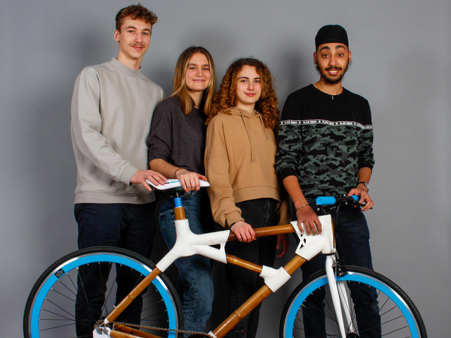 Angelina Djukic, Lukas Gabesam, Japleen Khurana und Alina Schweighofer. | Foto: Team "Urban Green Bamboo Bicycle"