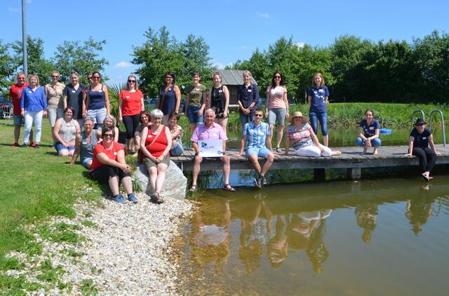 Ziel des Praxisworkshops mit den Padagogiker war es
verschiedenste Möglichkeiten zu zeigen, Wasserpädagogik als Teil des Unterrichts zu gestalten
und altersabgestimmte Konzepte für Arbeitsmaterialien gemeinsam zu erarbeiten | Foto: Lieselotte Jilka/NÖ.Regional