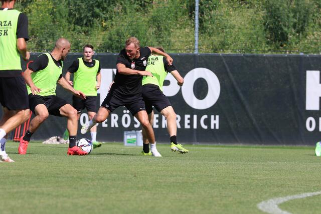 Christoph Monschein trägt fortan den schwarz-weißen Nadelstreif.