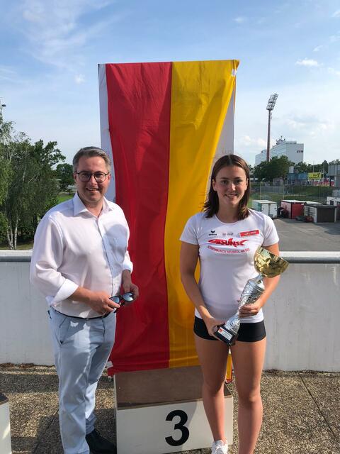 VP-Klubobmann gratuliert den heimischen Athleten der Landesmeisterschaften im Schwimmen. | Foto: VP Burgenland