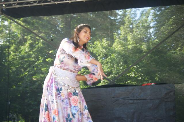 Tänzerinnen waren im Park im Einsatz. | Foto: Heimo Huber (all)