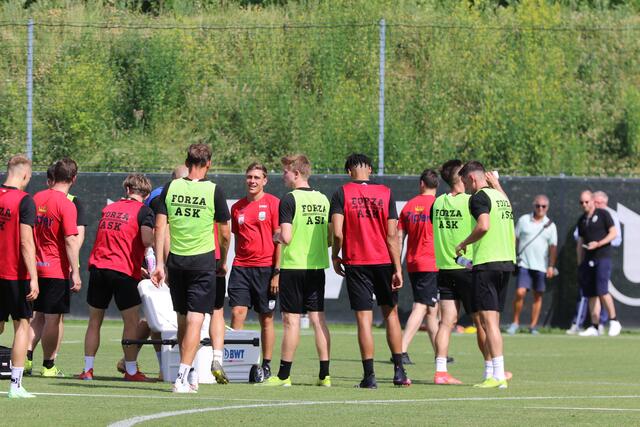 Das erste Wiedersehen seit Saisonende: Die LASK-Spieler wirkten nach der längsten Pause seit über einem Jahr frisch.