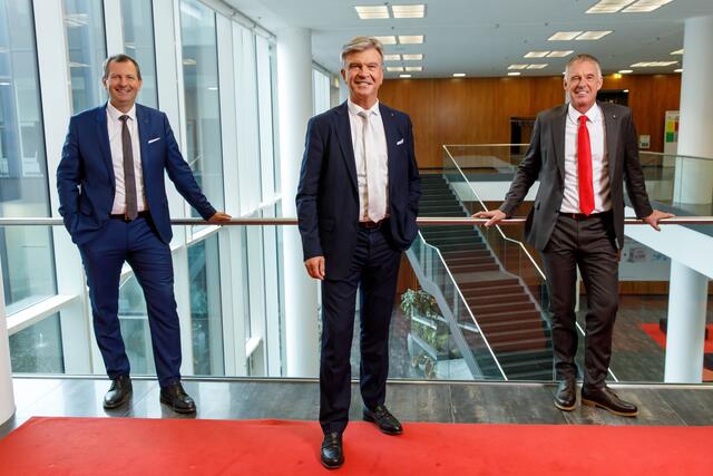 Gesamtvorstand der Energie AG Oberösterreich (v.l.): Technik-Vorstand Stefan Stallinger, Generaldirektor Vorstandsvorsitzender Werner Steinecker, Finanzvorstand Andreas Kolar. | Foto: Energie AG/Wakolbinger