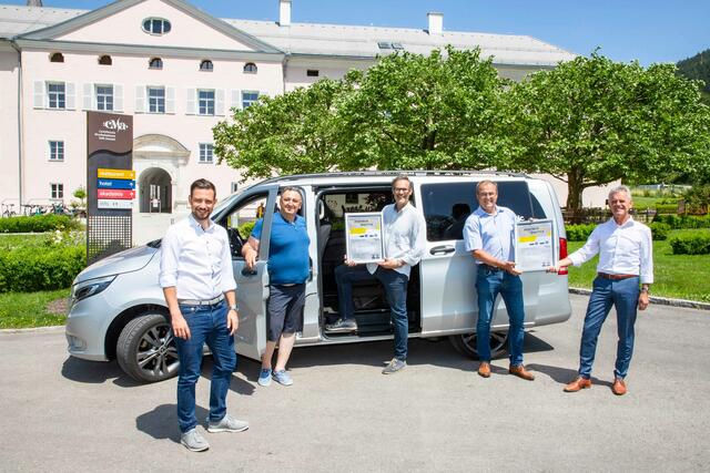 Freude bei der Vorstellung des Mikro-ÖV-Angebots. LR Sebastian Schuschnig mit u.a. Bürgermeister Gernot Prinz und Bürgermeister Georg Kavalar. | Foto: Taltavull