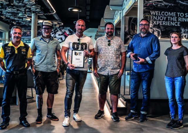 Der German Brand Award für das Projekt Erlebnishotel Ringrast in Spielberg: Karl Salmhofer (Betriebsleiter), Mike Reiter (Brainsworld), Helmut Steiner (Ringrast Investor), Philipp Maier (Brainsworld), Edgar Schnedl, Flora Adelmann (Brainsworld) (v.l.)