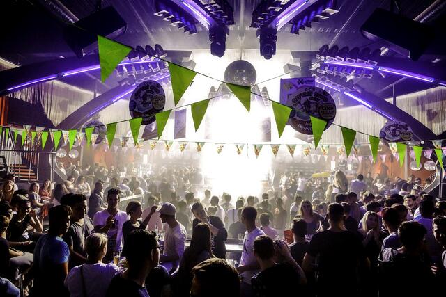 Ab 1. Juli dürfen Discos und Clubs mit einer Kapazitätsgrenze von 75 Prozent öffnen.  | Foto: Excalibur