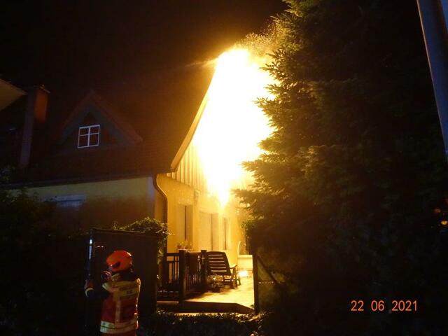 Ein Einfamilienhaus im Linzer Stadtteil Keferfeld stand in Flammen.