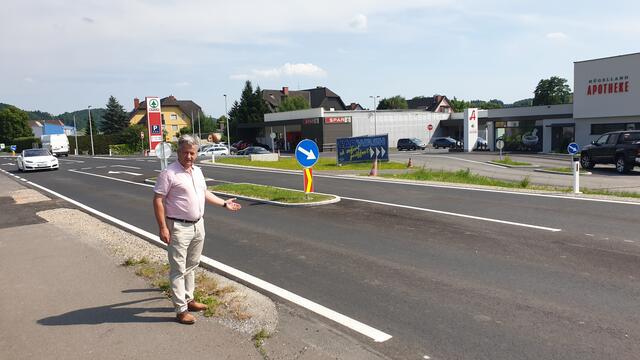 Eine neue Abbiegespur und Begleitwege machen die Ortseinfahrt an der B73 im Bereich Kirchbach Nord sicherer.