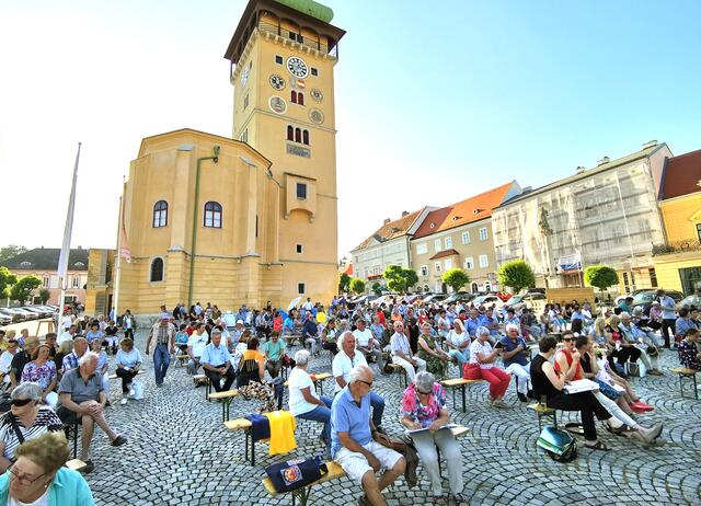 Viele Besucher kamen zum Lastkrafttheater nach Retz. | Foto: Retzer Land