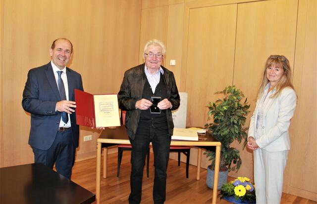 Franz Eibl bereichert das Hörschinger Vereinsleben und dafür erhielt er das Ehrenzeichen in Silber. | Foto: Marktgemeinde Hörsching