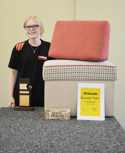 Bernadette Felber aus Geretsberg siegte beim Landeslehrlingswettbewerb der Polsterer. | Foto: WKOÖ