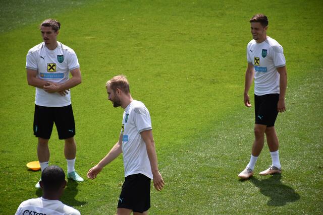 Christoph "Die Sohle von Bukarest" Baumgartner (r.) konnte wieder voll mit-trainieren nachdem er gegen die Ukraine in der 33. Minute für Alessandro Schöpf ausgewechselt worden war.