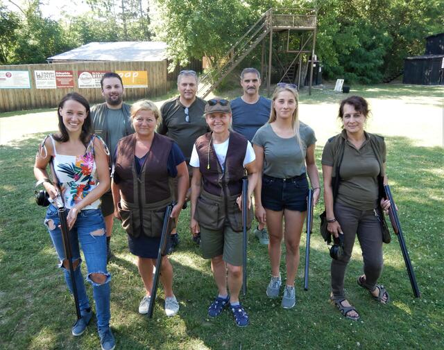 Die Instruktoren Dorn Florian, Rudolf und Josef mit den jagdlichen Ladies
Bettina Schneider, Karin Christ, Sophia Wodniak, Theresa Frühwirth und Lotte Divis.