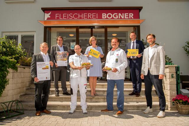 Jakob Ellinger - Innungsmeister der Fleischer NÖ, Wolfgang Ecker – Präsident der Wirtschaftskammer NÖ, Michael Bogner - Fleischermeister Fleischerei Bogner, Marion Boda – Geschäftsführerin der Niederösterreich CARD, Johann Ehrenberger - Innungsmeister der Lebensmittelgewerbe NÖ, Wirtschafts- und Tourismuslandesrat Jochen Danninger und Heinrich Schmid - Innungsgeschäftsführer der Lebensmittelgewerbe NÖ. | Foto: Tanja Wagner