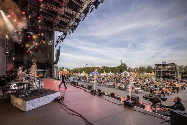 Im Vorjahr war das Donauinselfest nur für wenige per Los bestimmte Zuhörerinnen und Zuhörer, die auf ihren Plätzen bleiben mussten. Heuer könnte es wieder lockerer werden.