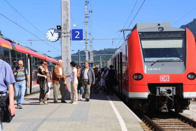 Mit der neuen Fernpassbahn könnten in einem Jahr bis zu 1,18 Millionen Reisende von und ins Inntal befördert werden.