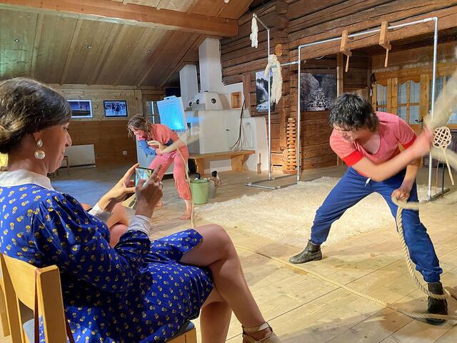 Die performative Interpretation des Romans "Die Infantin trägt den Scheitel links“ von Helena Adler beeindruckte die Zuseher. | Foto: Tauriska