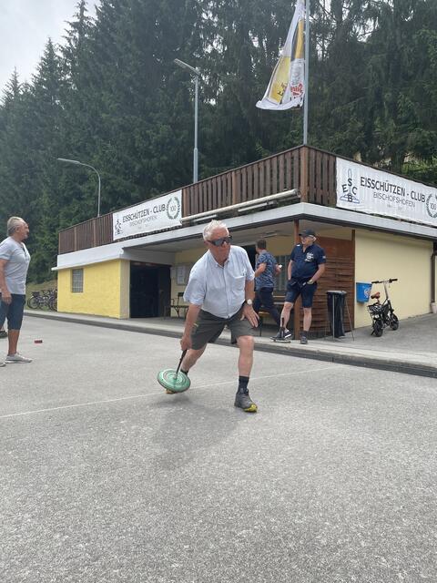Auch die ältesten Mitglieder schießen noch fast täglich aktiv mit.  | Foto: Alexander Holzmann