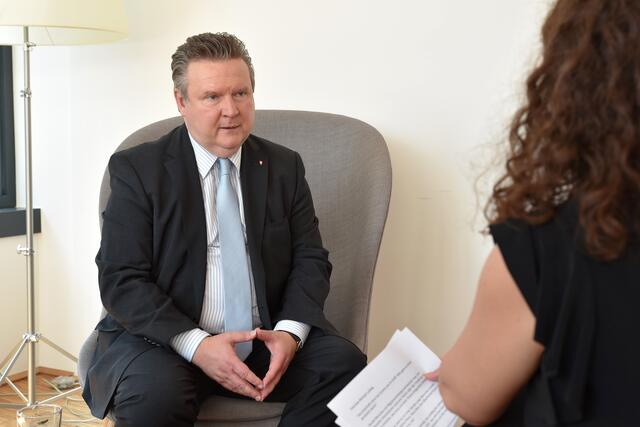Bürgermeister Michael Ludwig (SPÖ) mahnt zur Vorsicht, da die Coronakrise noch nicht überwunden sei. | Foto: Markus Spitzauer